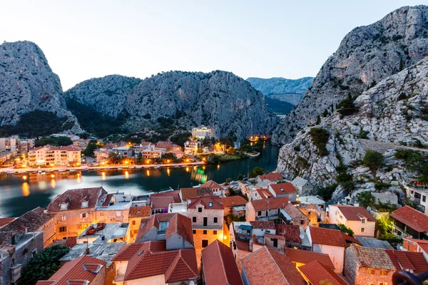 Aerial View on Illuminated Town of Omis in the Evening, Croatia — Stock Photo, Image