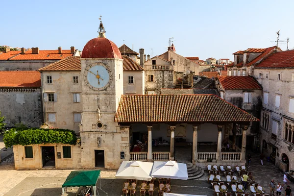 Klocktornet i centrum av trogir, Kroatien — Stockfoto