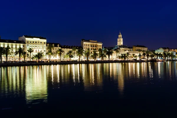 Panorama da Cidade Velha de Split à noite, Croácia — Fotografia de Stock