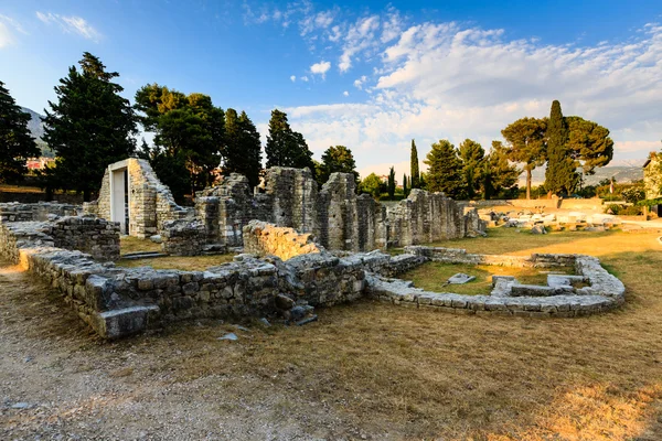 Církevní ruiny starověkého města salona poblíž split, Chorvatsko — Stock fotografie