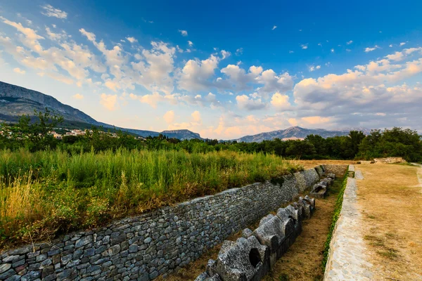 Ruínas do cemitério na cidade antiga de Salona, perto de Split, Croácia — Fotografia de Stock