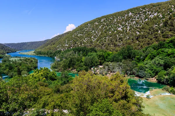 Krka Nemzeti Park és a lépcsőzetes vízesések, a Krka folyó, Croa — Stock Fotó