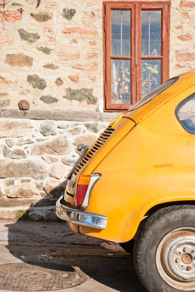 Een oude Joegoslavische auto — Stockfoto