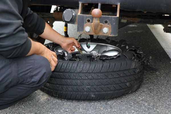 Neumático explotado — Foto de Stock