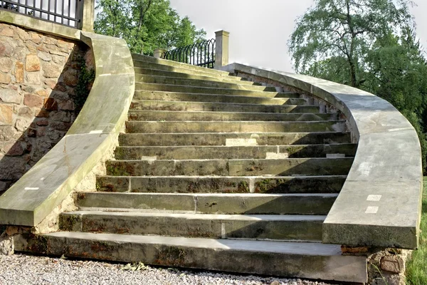 Escaliers d'un vieux château — Photo