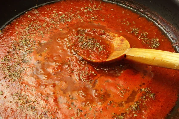 Making pizza sauce — Stock Photo, Image