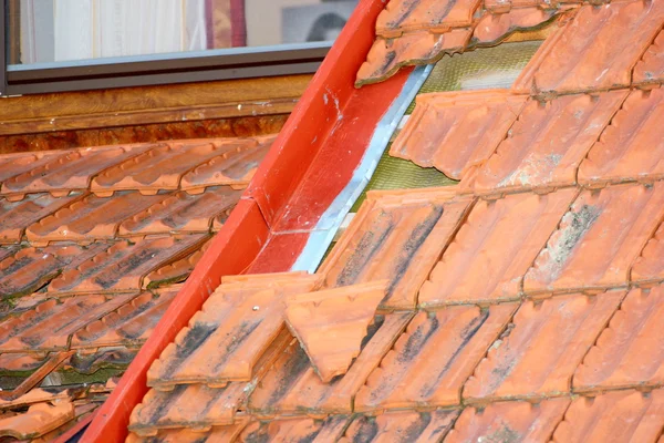 Poškozená střecha — Stock fotografie
