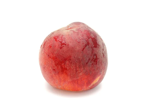 Персик над белым — стоковое фото