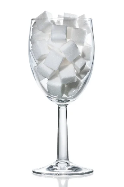 Weinglas mit weißem Zucker. — Stockfoto