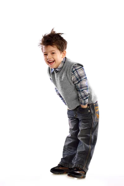 Junge europäische Kinder lachen auf weißem Hintergrund in einem Strick Stockbild