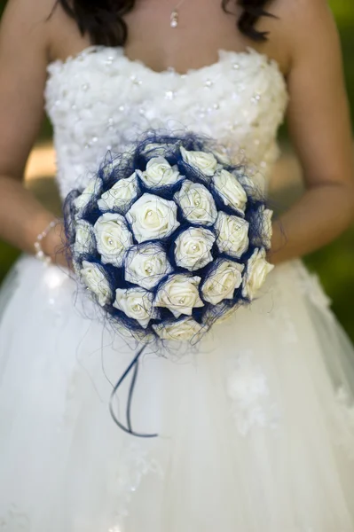Sposa con fiori finti — Foto Stock