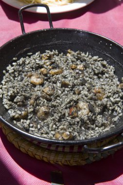 Arroz negro or black rice clipart