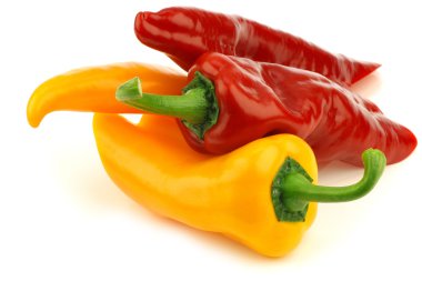 Kırmızı ve sarı tatlı biber (capsicum kesilmiş)