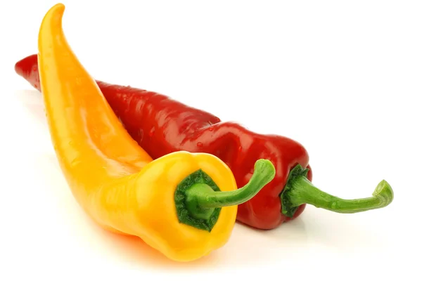 Paprika rot und gelb (Paprika)) — Stockfoto