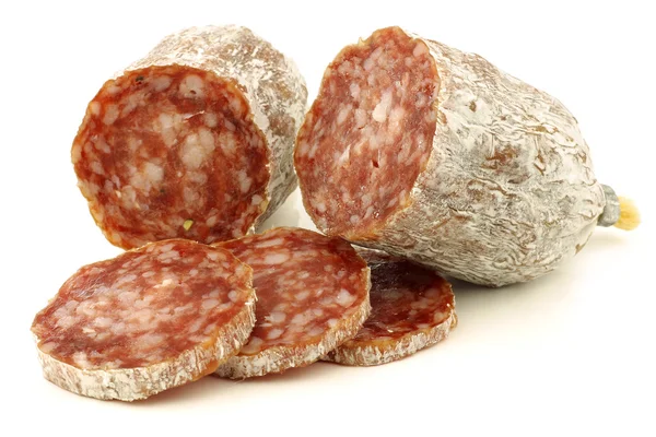 Pittige Italiaanse salami worst segmenten — Stockfoto