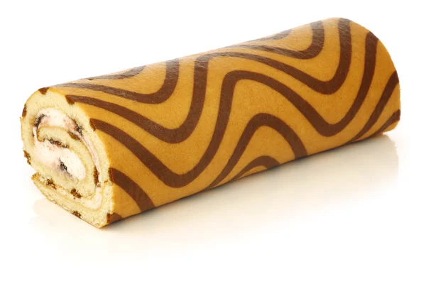 Zdobione jagód śmietana ciasto roll — Zdjęcie stockowe