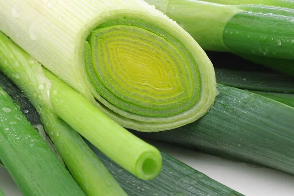 Fresh cut leek and spring onions — Stock Photo, Image