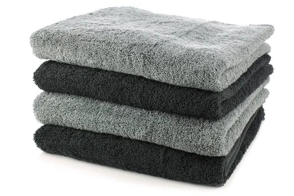 Accatastati asciugamani da bagno neri e grigi — Foto Stock