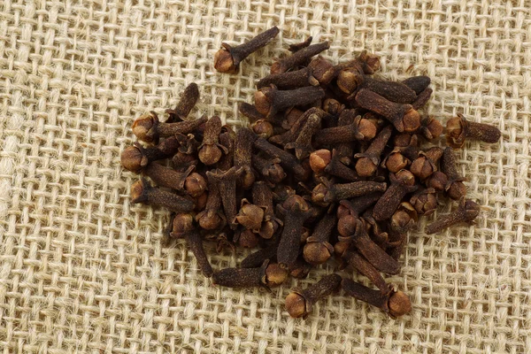 Dried cloves on burlap — Stock Photo, Image