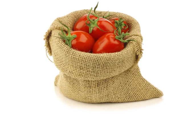 Fresh italian pomodori tomatoes in a burlap bag — Stock Photo, Image