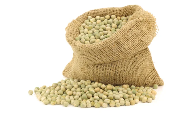 Green peas in a burlap bag — Stock Photo, Image