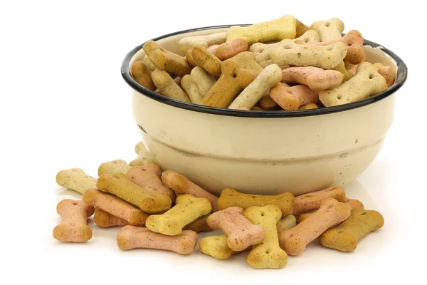 Crunchy dog food in an enamel bowl — Stock Photo, Image