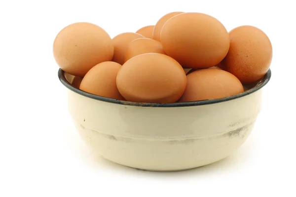 Brown eggs in an enamel bowl — Stock Photo, Image
