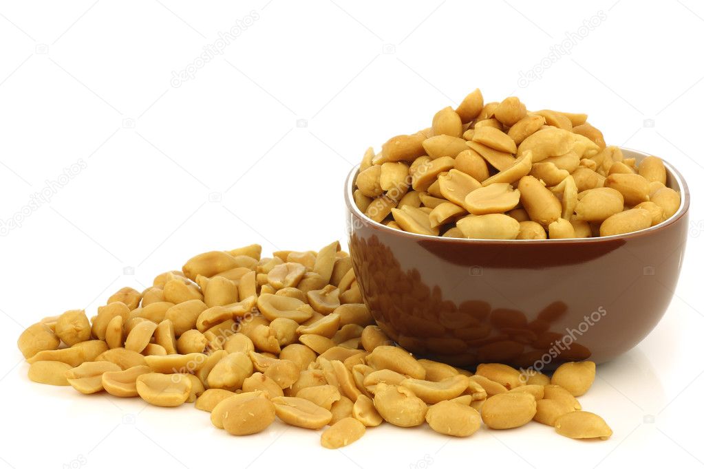 Tasty peanuts in a brown bowl