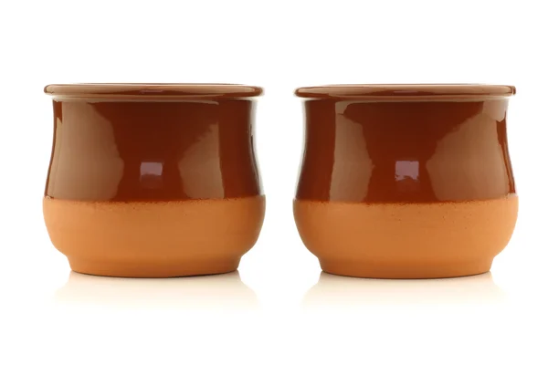 Dwa małe puste donice ceramiczne do oliwki lub inne przekąski w — Zdjęcie stockowe