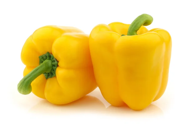Two yellow bell peppers (capsicum — Stock Photo, Image