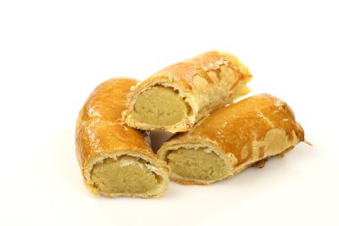 Badem ezmesi ile rulo pasta