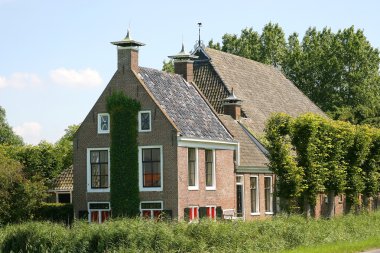 tipik Hollanda çiftlik evi