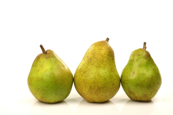Tre färska päron — Stockfoto