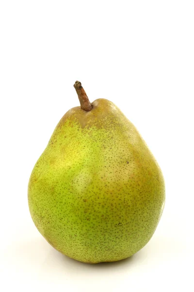 Una pera verde fresca — Foto Stock