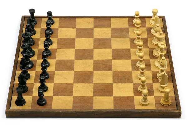 Eski ve yaşlı ahşap satranç tahtasında satranç taşlarını ile — Stok fotoğraf