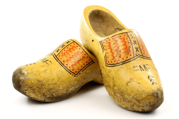 Hagyományos holland pár sárga fából készült cipő — Stock Fotó