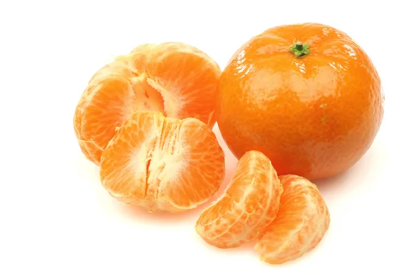 On whole and one peeled tangerine — Stock Photo, Image