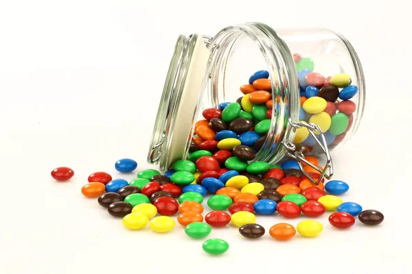 Bonbons colorés dans un bocal en verre — Photo