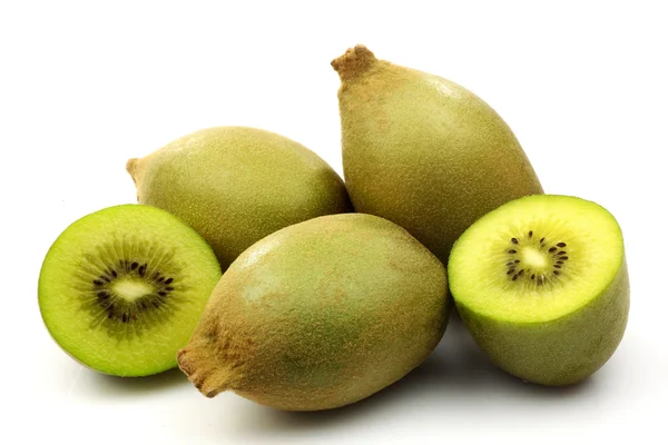 Kiwifrukt och två halvor — Stockfoto