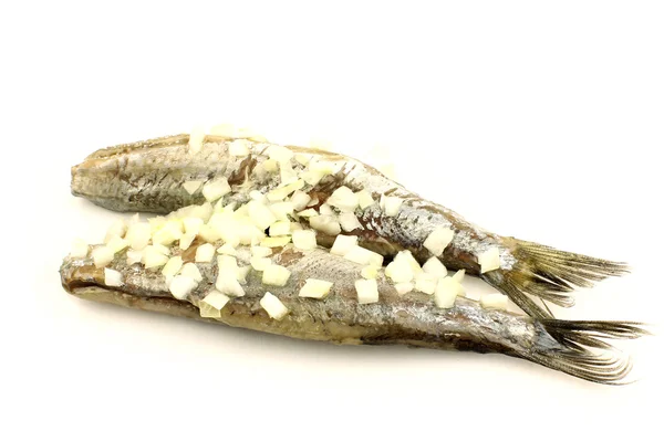Doğranmış soğan taze ringa balığı (Hollandaca "hollandse nieuwe") — Stok fotoğraf
