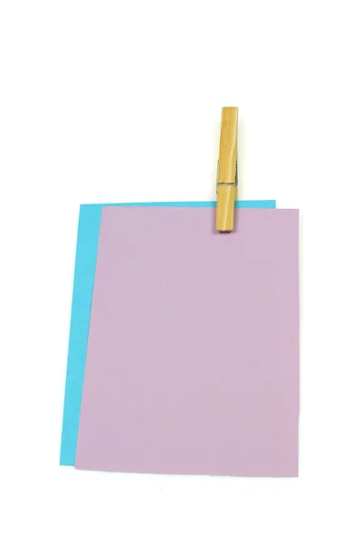 Kleurrijke schrijfpapier gehouden samen met een wasknijper — Stockfoto