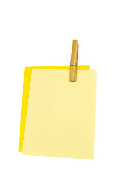 Kolorowy papier do pisania z clothespin — Zdjęcie stockowe