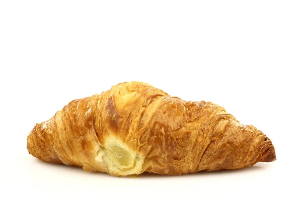 Ett nybakat croissant — Stockfoto