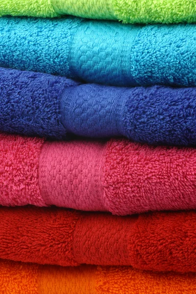 Färgglada fluffig bomull handdukar — Stockfoto