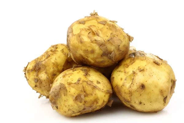 Freshly harvested Dutch new potatoes called"Opperdoezen" — Stock Photo, Image