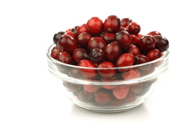 Cranberries ile dolu cam kase