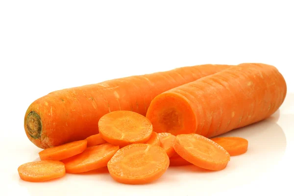Вырезать морковь зимой — стоковое фото