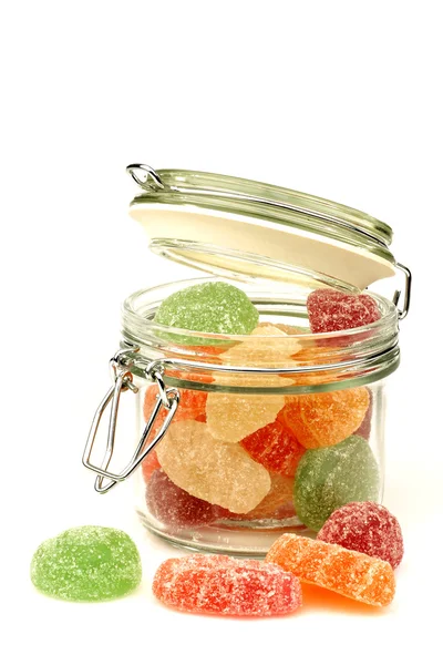 Сахарные красочные конфеты в стеклянной банке — стоковое фото