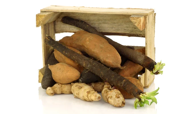 Bunch of mixed vegetables coming out of a wooden box — Stock Photo, Image