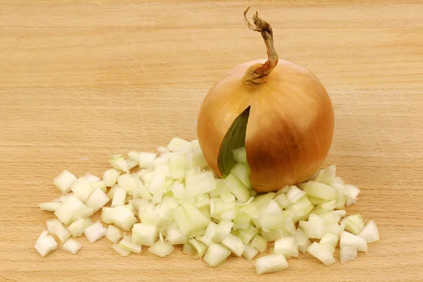 Fresh onion with front side opened and already cut pieces coming out — Stock Photo, Image